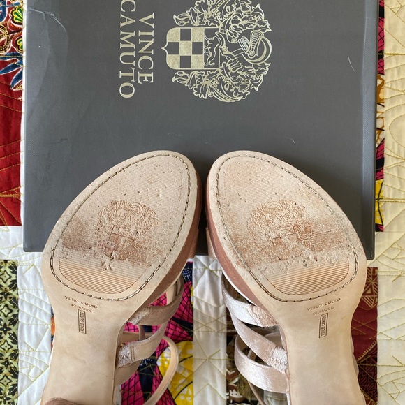 Vince Camuto Catyna Velvet Platform - Picture 6 of 9